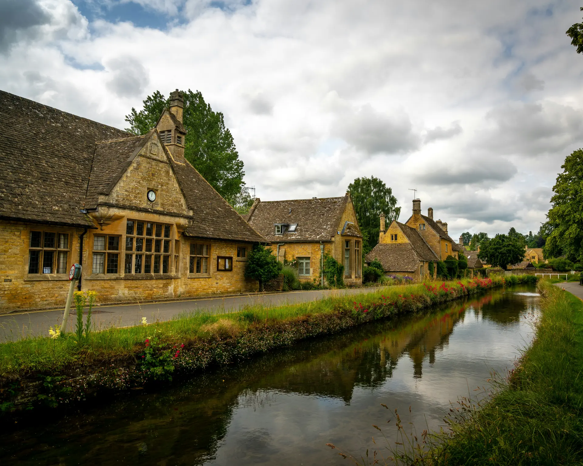 a row of houses next to a river