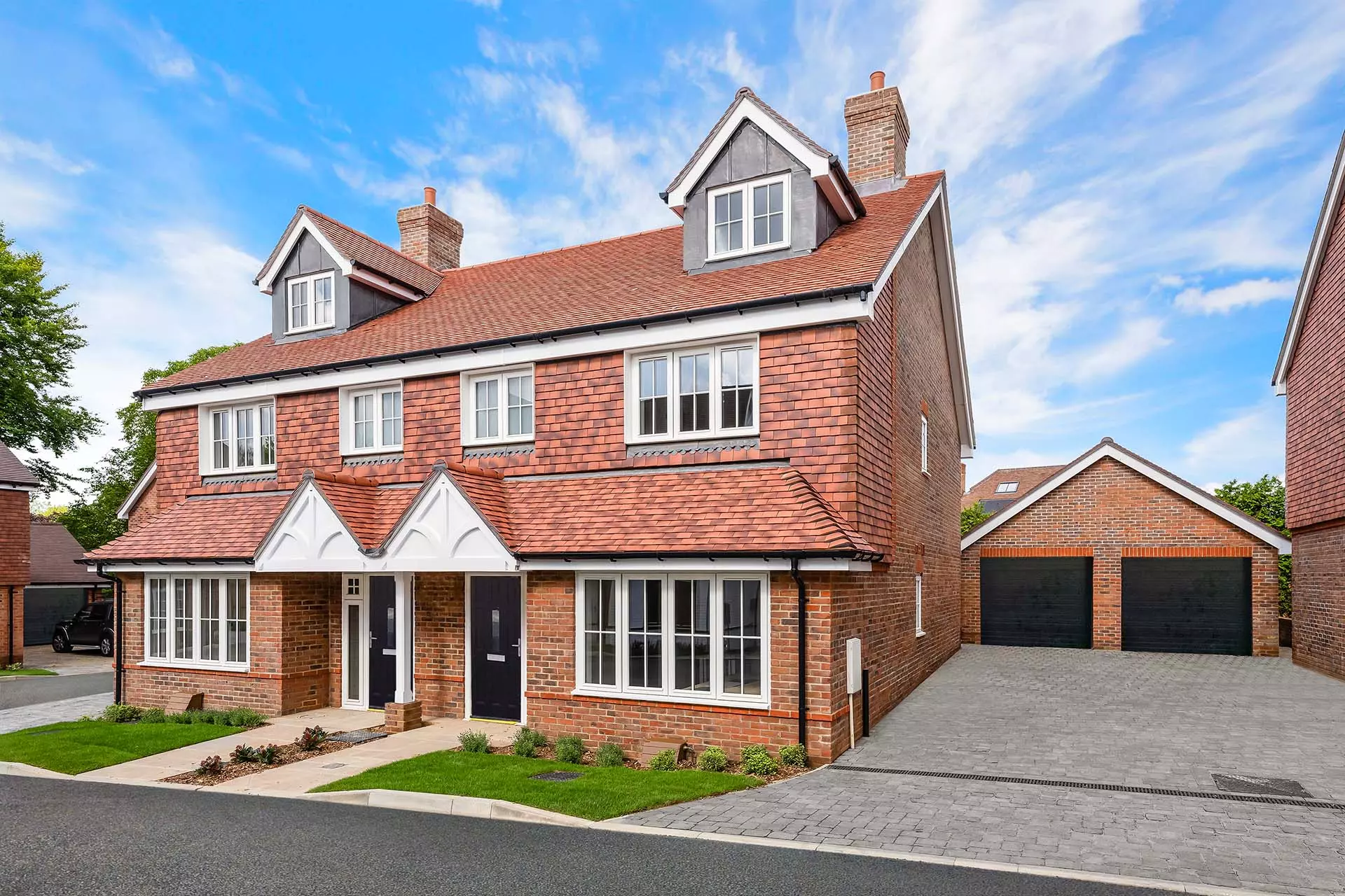 https://static.brookworth.com/assets/219-the-hamptons-west-horsley/219-phase-2-externals-(30)-edit.jpg